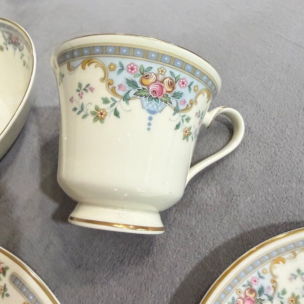 Royal Doulton Juliet 6 Piece Place Setting England Fine Bone China - Picture 5 of 7